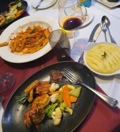 De Bull Restaurant & Bar